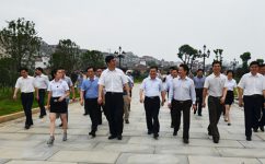 李炳军副省长视察aoa综合集团